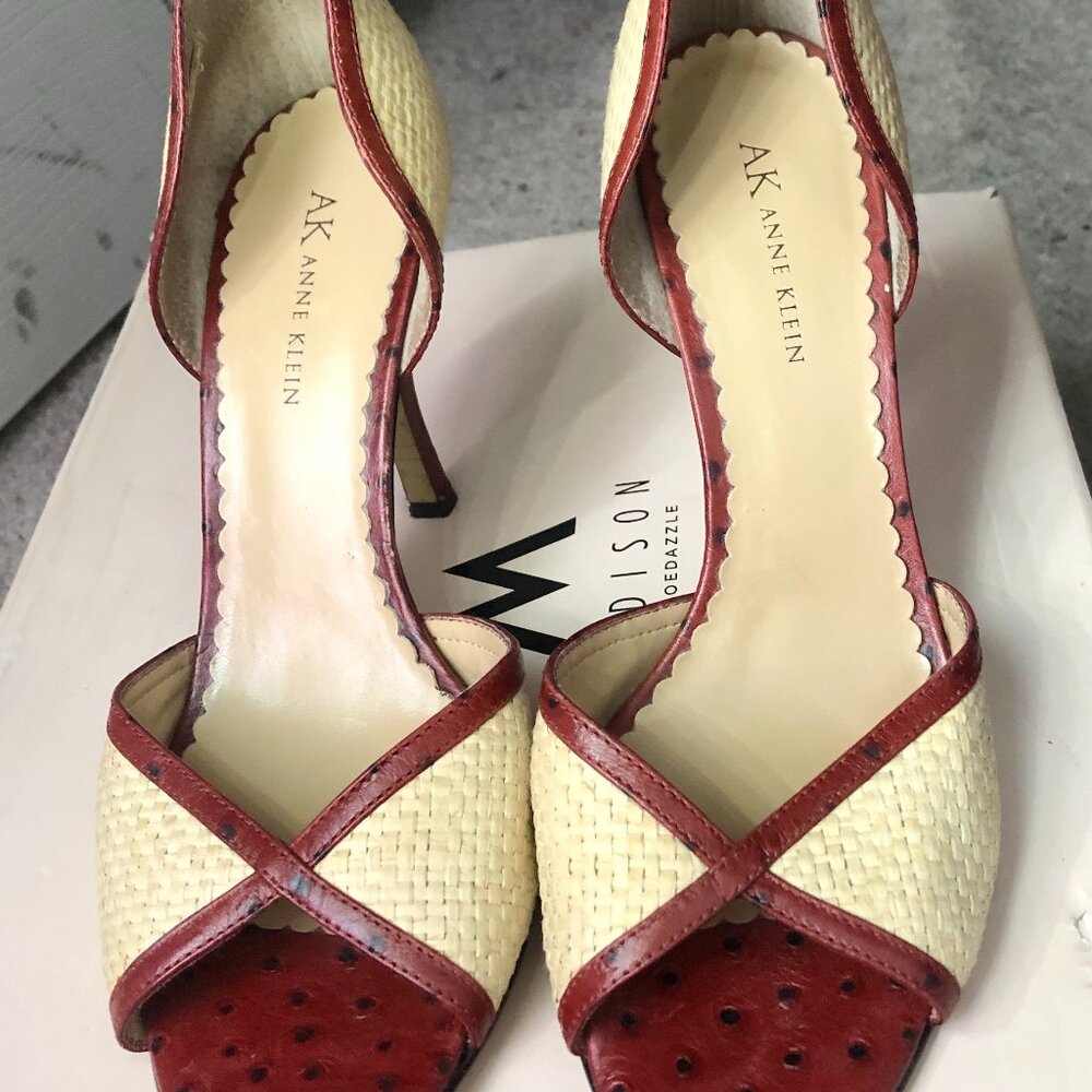 Anne Klein  embossed heels / 9